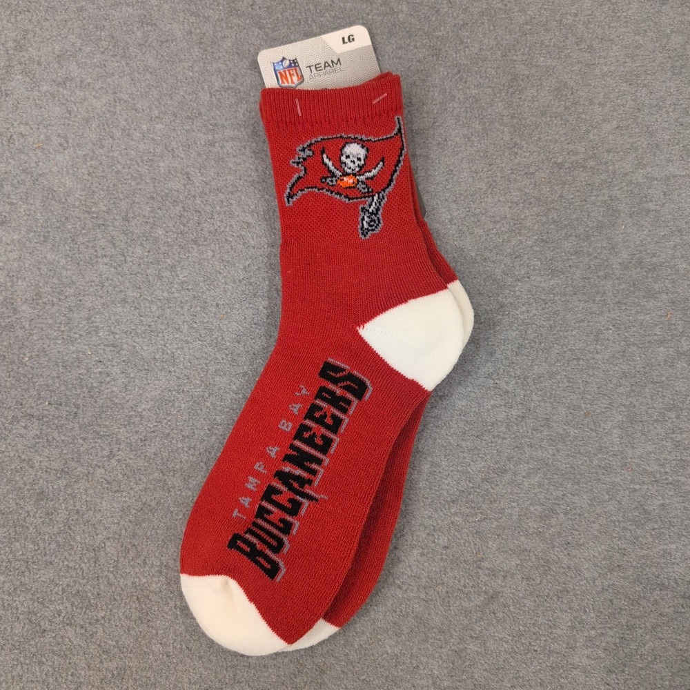 Tampa Bay Buccaneers NFL Team Apparel Red Crew Socks LG 5001U10 - Picture 1 of 4